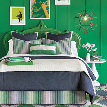 祖母绿是当今的流行色，这个颜色为我们造就了如此神奇的Heston。我们的设计师将充满趣味性的材质和明亮的色调完美融合，使其更加充满活力。手工折纸的创意运用在装饰靠垫上巧妙得恰如其分。