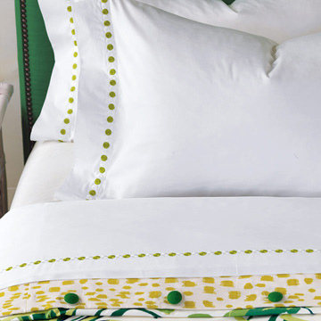 拥有斯堪的纳维亚式的风格，蒂沃利青柠系列简约而不失有趣。Celerie为这款系列加入了精致刺绣，为奢华的面料增添了一个有趣的亮点。 与“热带梦幻”系列相结合，让您的床仿佛置身热带雨林，充满生机。
